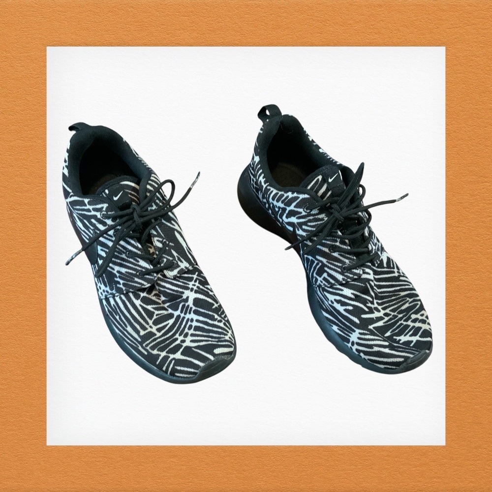 Nike Roshe Black & White Zebra Running Shoe size 8.5